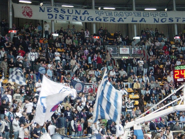 �{���[�j��[Fans&nbsp;in&nbsp;Bologna]�̃t�@��