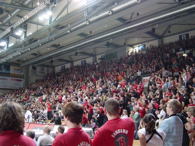 �u���[�[�o�X�P�b�c[Brose&nbsp;Baskets]�̃t�@��