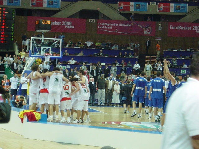 �X�y�C����\�`�[��