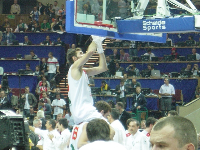 �X�y�C����\�`�[��