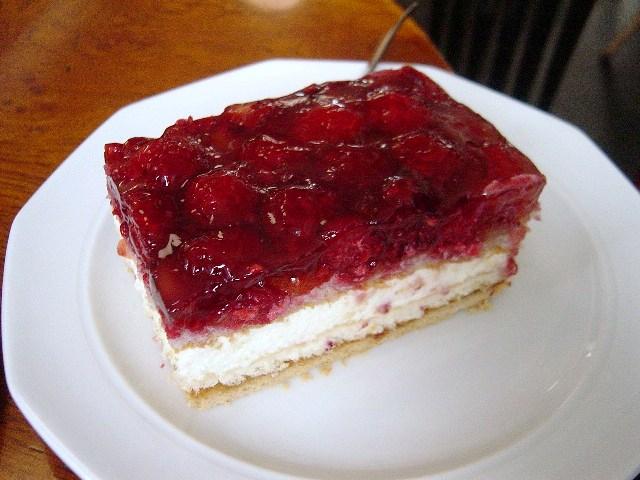 ���Y�x���[�^���g[Himbeer-Schneetorte]