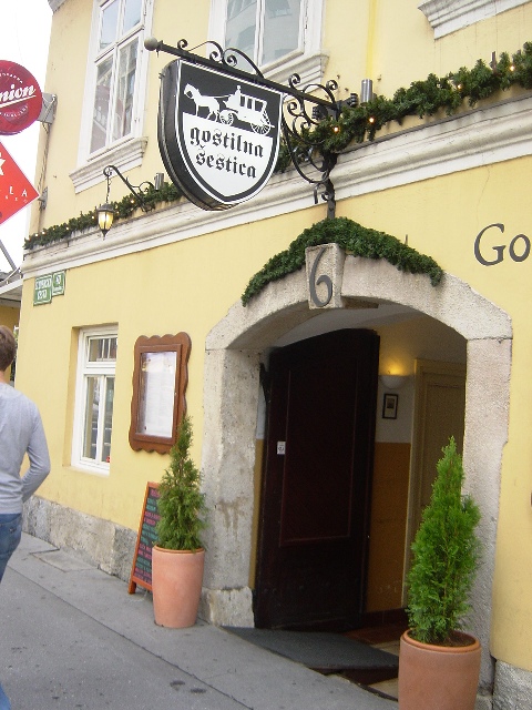 �S�X�e�B���i�V�F�[�X�e�B�c�@[Gostilna&nbsp;Šestica]