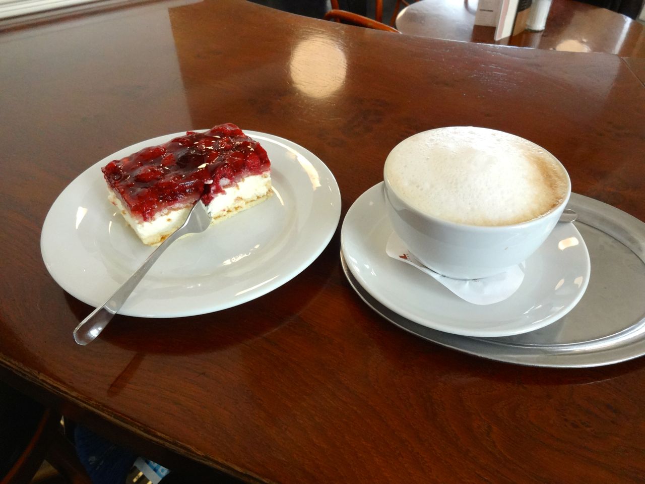 �J�t�F�~�����[[Cafe&nbsp;Müller]