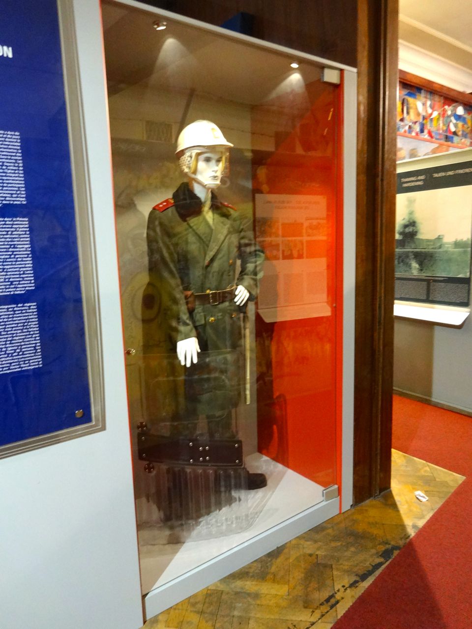 ���Y��`������[Museum&nbsp;Komunismu]