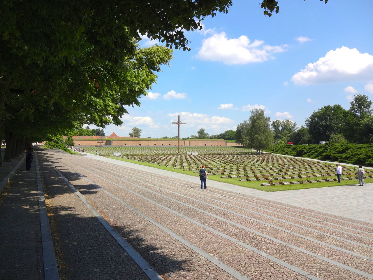 �e���W��������n[Národní&nbsp;hřbitov&nbsp;Terezín]