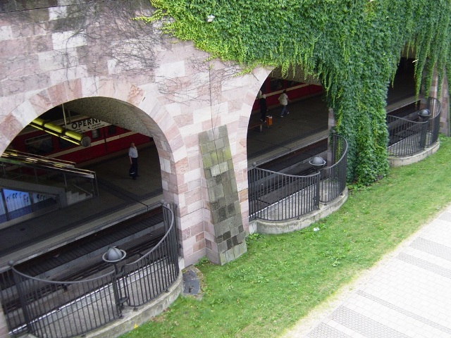 ��ǂƒn���S[Stadtmauer&nbsp;und&nbsp;U-Bahn]