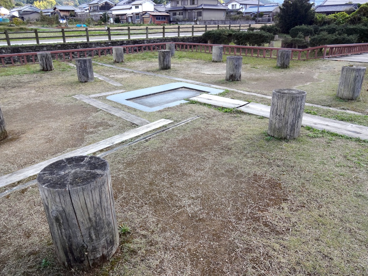 �������