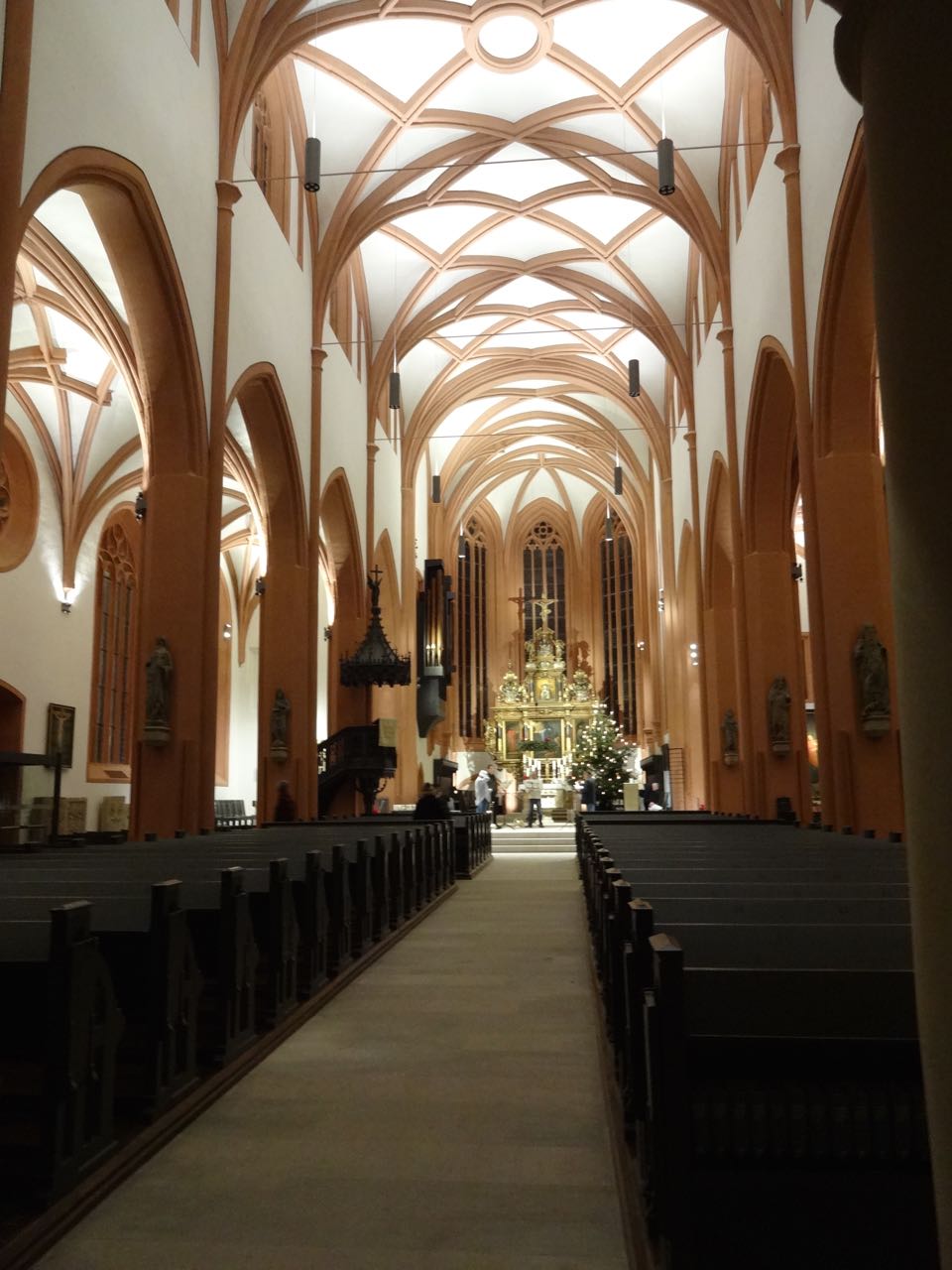 �s����[Stadtkirche]
