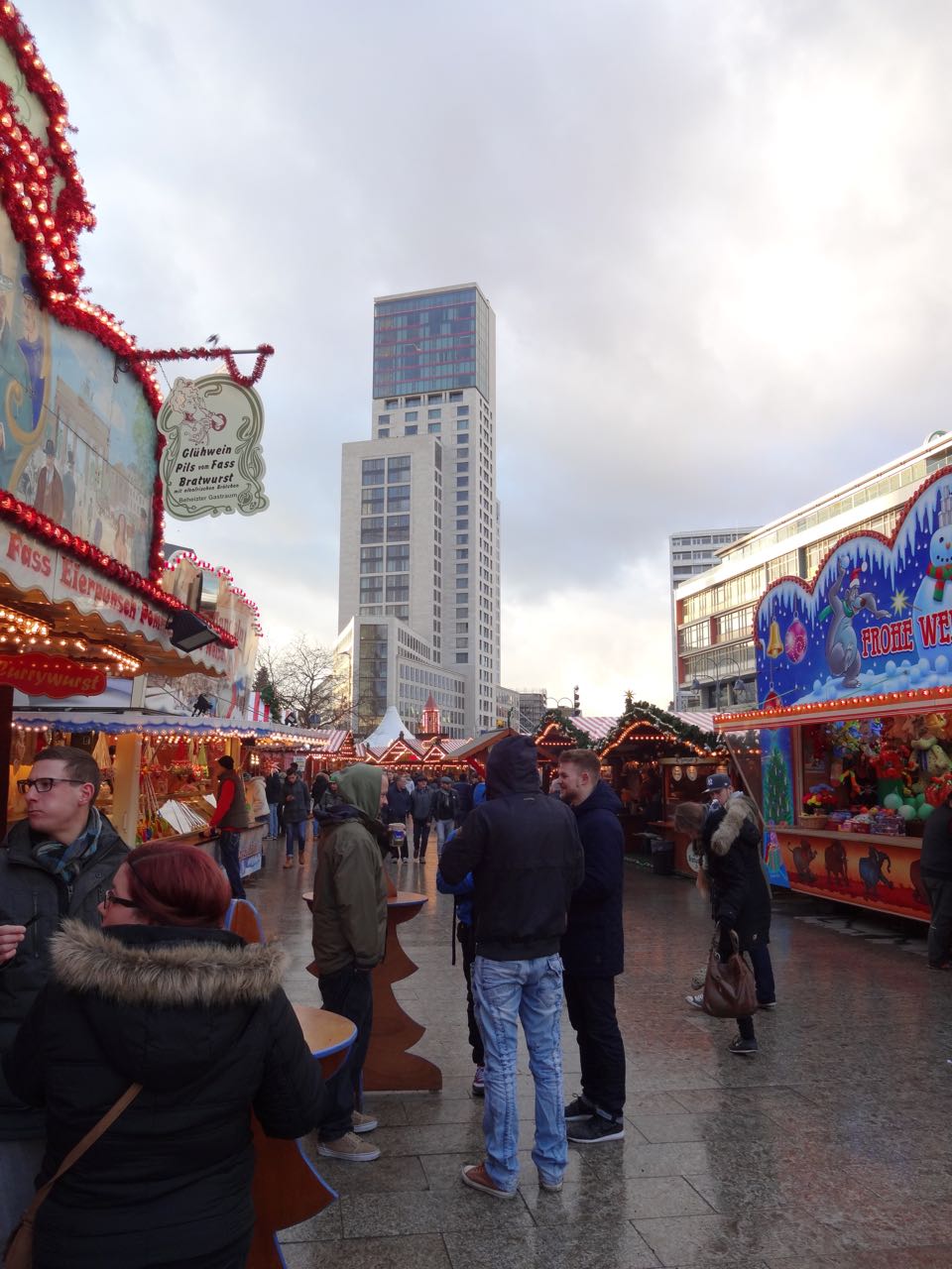 �N���X�}�X�}�[�P�b�g[Weihnachtsmarkt&nbsp;an&nbsp;der&nbsp;Kaiser-Wilhelm-Gedaechtniskirche]