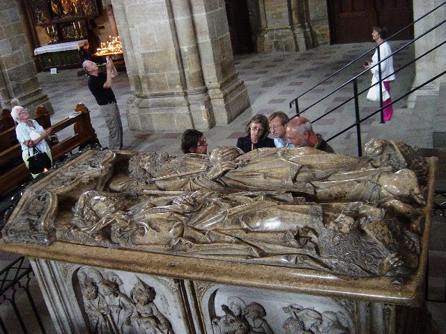 �c��̕�[Kaisergrab]