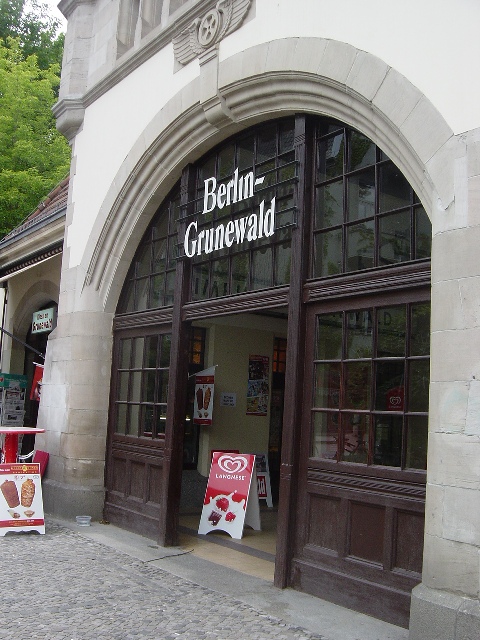 �O���[�l���@���g�w17�Ԑ��̋L�O��[Das&nbsp;Mahnmal&nbsp;am&nbsp;Bahnhof&nbsp;Grunewald,&nbsp;Gleis&nbsp;17]