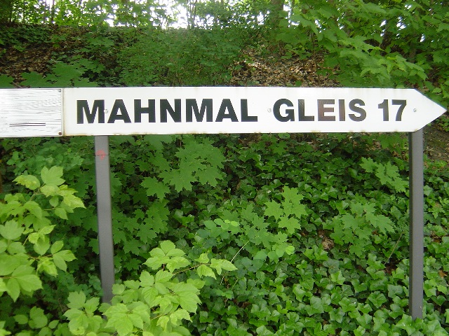 �O���[�l���@���g�w17�Ԑ��̋L�O��[Das&nbsp;Mahnmal&nbsp;am&nbsp;Bahnhof&nbsp;Grunewald,&nbsp;Gleis&nbsp;17]