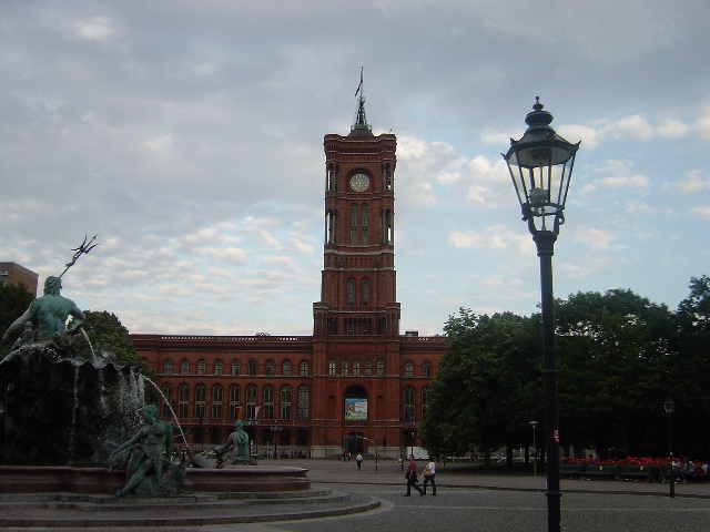 �Ԃ��s����[Rotes&nbsp;Rathaus]