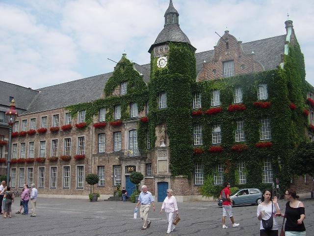 �s����[Rathaus]