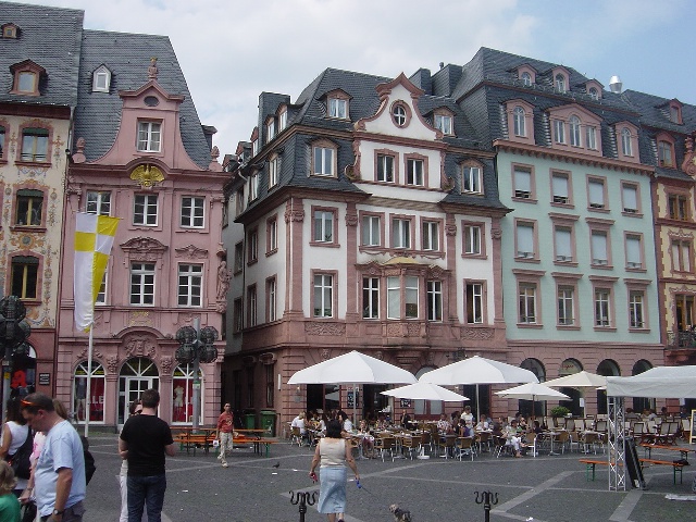 ���[�v�t���E�G���L��[Liebfrauenplatz]