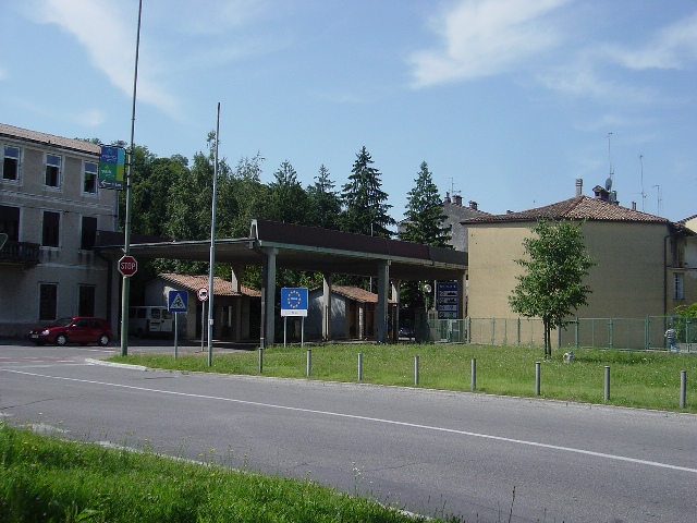 �G�����t�`�F���@�ʂ�[Erjavčeva&nbsp;ulica]