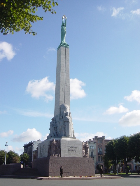 ���R�L�O��[Brīvības&nbsp;Piemineklis]