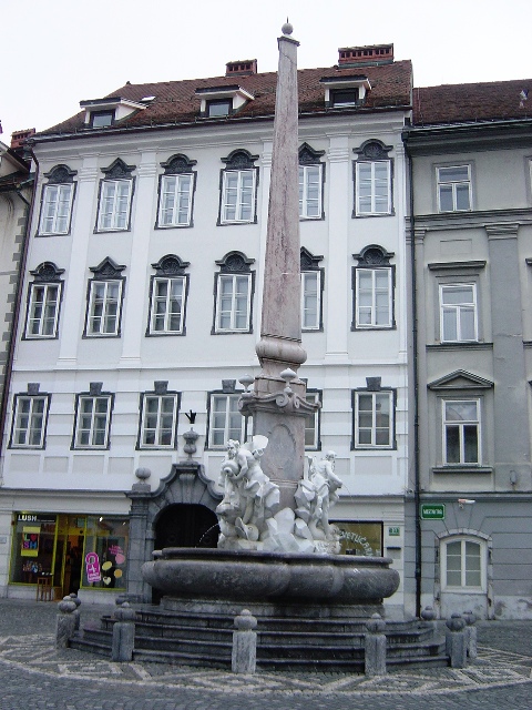 ���X�g�j�L��[Mestni&nbsp;trg]