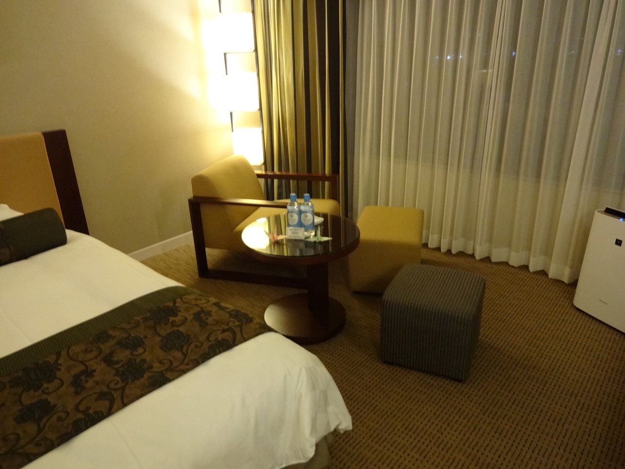 �z�e���I�[�N��