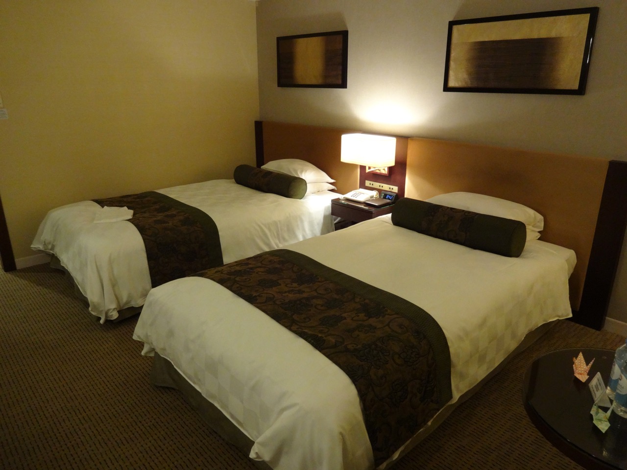 �z�e���I�[�N��